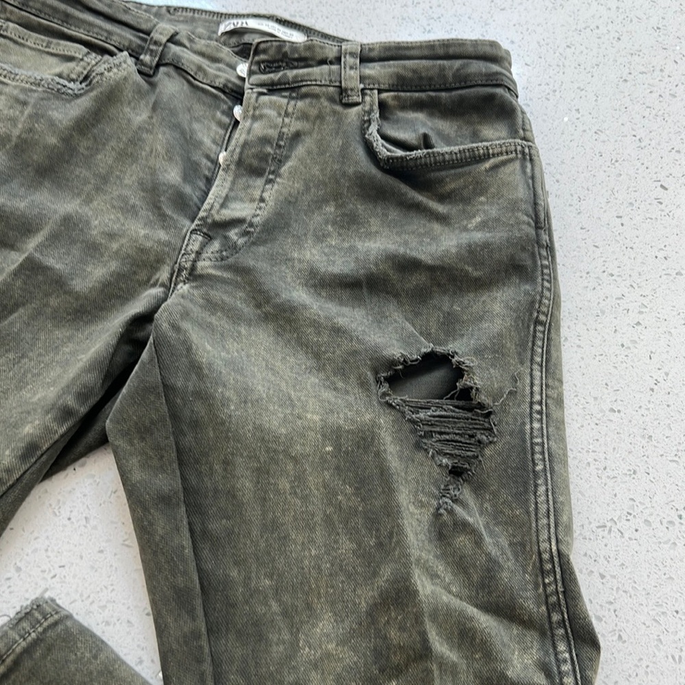Zara Ripped Jeans - Picture 3 of 5